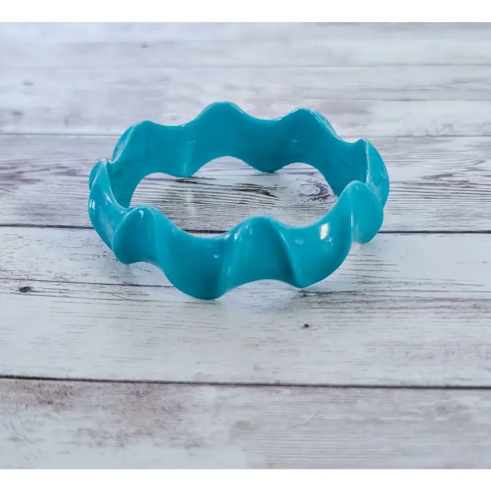 Vintage Bracelet Wavy Bright Blue/Turquoise Tone Bangle